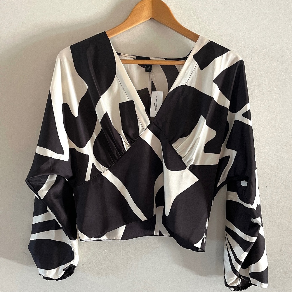NWT Banana Republic Blakc and White Blouse